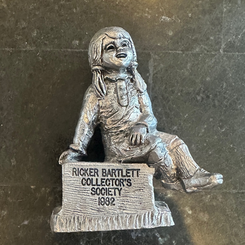 Michael Ricker Pewter Figurine Girl on Bartlett Collector's Society Block 1982‎